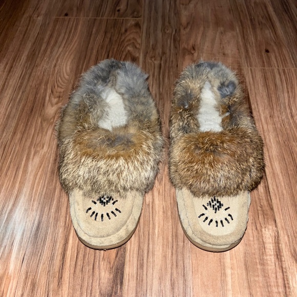 Soft Moc Cute 5 Rabbit Fur Moccasins (Size 7) - Picture 2 of 5